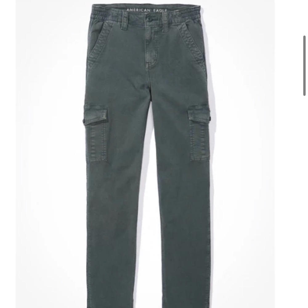 American Eagle Outfitters Green Cargo Pants. Straight leg stretch. Size 16 short